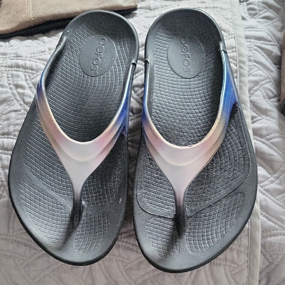 OOFOS Black Sandals with Blue and Purple Gradient